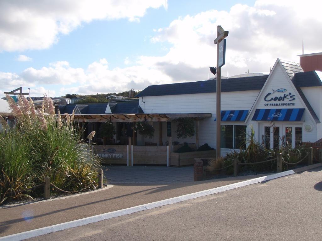 Holidays At Perran Sands Holiday Park Perranporth Esterno foto